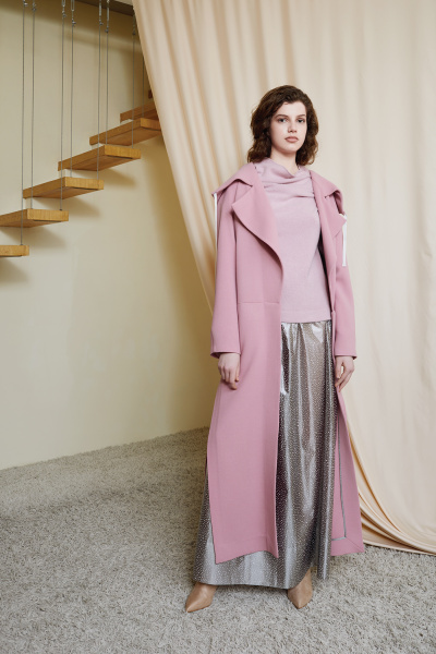 "Как дома, где бы ты не находилась": дуэт VOROZHBYT&ZEMSKOVA представил новый лукбук сезона осень-зима 2018/19